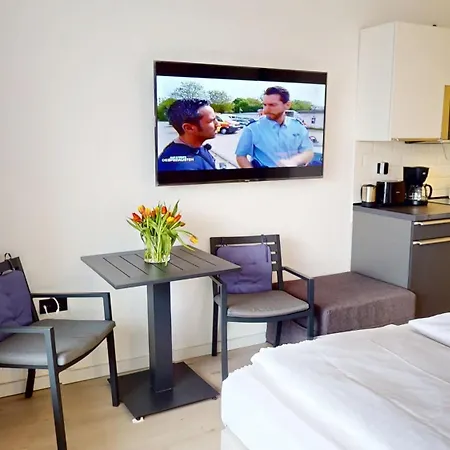 Friedrich Sternsdorf *